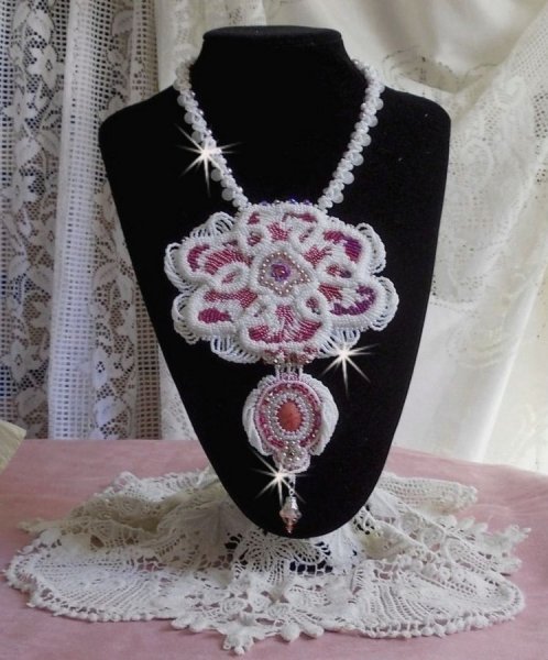 Collar babero Chlo&eacute; bordado con fino encaje de perlas, cristales Swarovski, cuentas de perlas y cuentas de semillas Miyuki