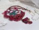 Collar Enchantement d'Automne bordado con perlas de Burdeos, encaje, perlas diversas y rocallas