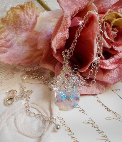 Collar Flor de Plata con un hermoso colgante de cristal Swarovski, un inserto de plata en forma de coraz&oacute;n con cadena, anillos, cierre y cadena de extensi&oacute;n en Plata 925/1000