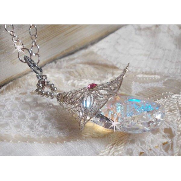 Collar Flor de Plata con un hermoso colgante de cristal Swarovski, un inserto de plata en forma de coraz&oacute;n con cadena, anillos, cierre y cadena de extensi&oacute;n en Plata 925/1000