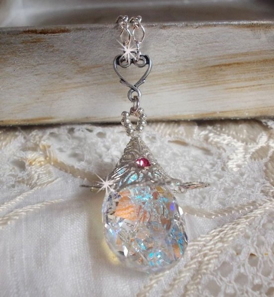 Collar Flor de Plata con un hermoso colgante de cristal Swarovski, un inserto de plata en forma de coraz&oacute;n con cadena, anillos, cierre y cadena de extensi&oacute;n en Plata 925/1000