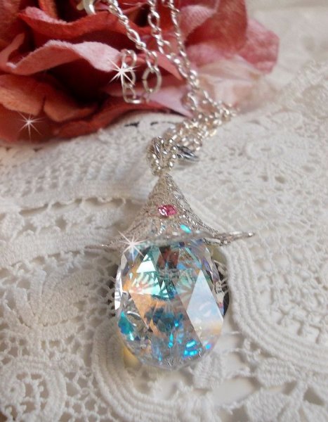 Collar Flor de Plata con un hermoso colgante de cristal Swarovski, un inserto de plata en forma de coraz&oacute;n con cadena, anillos, cierre y cadena de extensi&oacute;n en Plata 925/1000