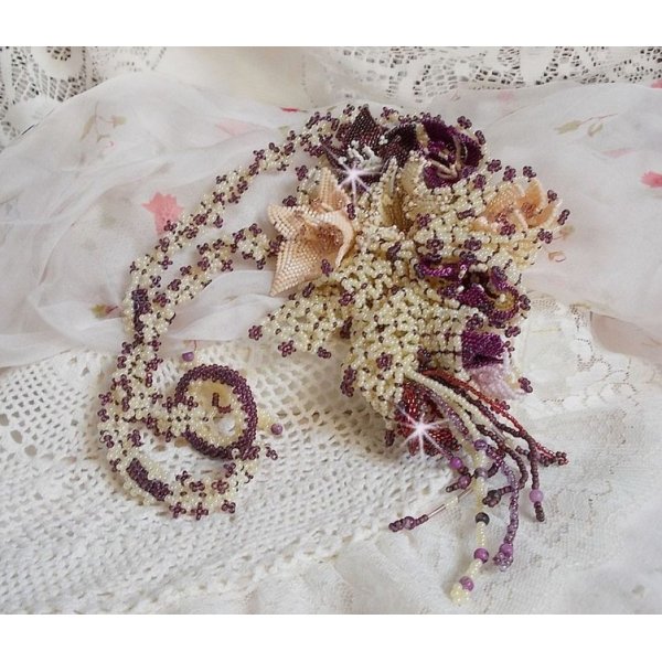 Collar Les Floralies montado con piedras preciosas : Sugilita y cuentas Miyuki Delicas de diferentes colores 