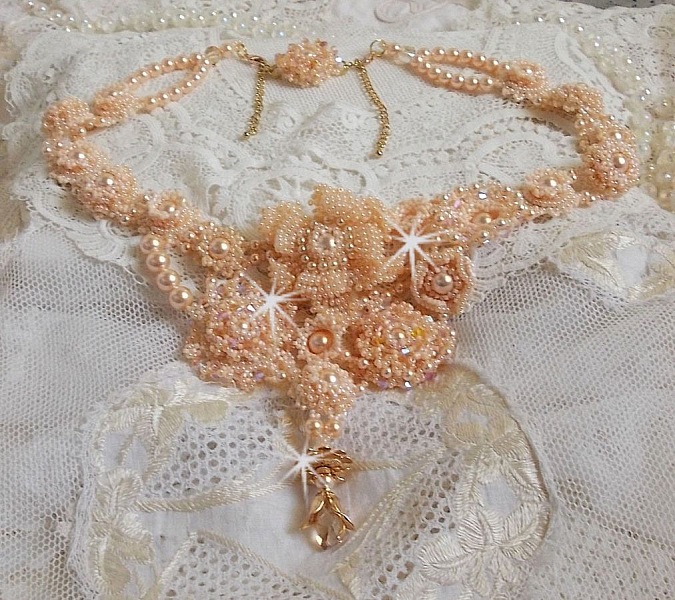 Collar Idylle Beaut&eacute; Haute-Couture, s&oacute;lo perlas de Swarovski y cuentas de rocalla 