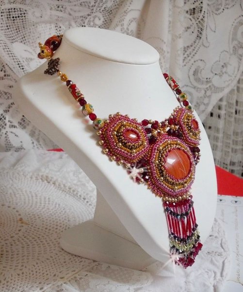 Collar de jaspe rojo con piedras semipreciosas Jaspe rojo con cristales de Swarovski, cuentas de cloisonn&eacute;, muranos y rocallas