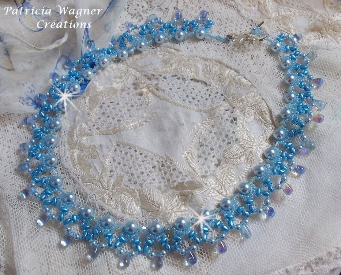 Collar Light Azur con perlas de cristal Swarovski y gotas de vidrio