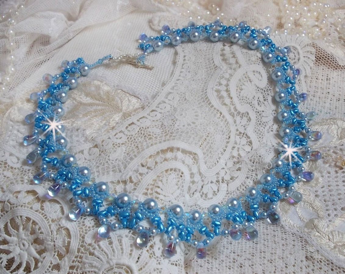 Collar Light Azur con perlas de cristal Swarovski y gotas de vidrio