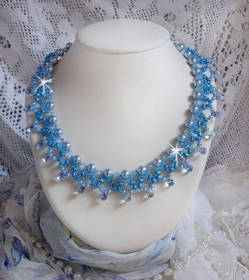 Collar Light Azur con perlas de cristal Swarovski y gotas de vidrio