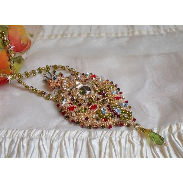 Collar L'Oiseau des Iles bordado con cristales de Swarovski, perlas y cuentas de rocalla Miyuki.