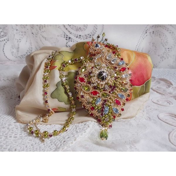 Collar L'Oiseau des Iles bordado con cristales de Swarovski, perlas y cuentas de rocalla Miyuki.