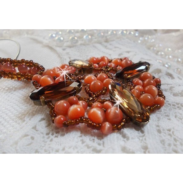 Collar colgante de oto&ntilde;o con cristales de Swarovski y cuentas de vidrio ojo de gato