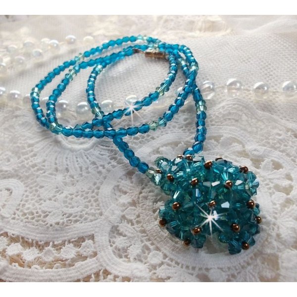 Collar colgante de esmeralda con espirales y facetas de cristal Swarovski