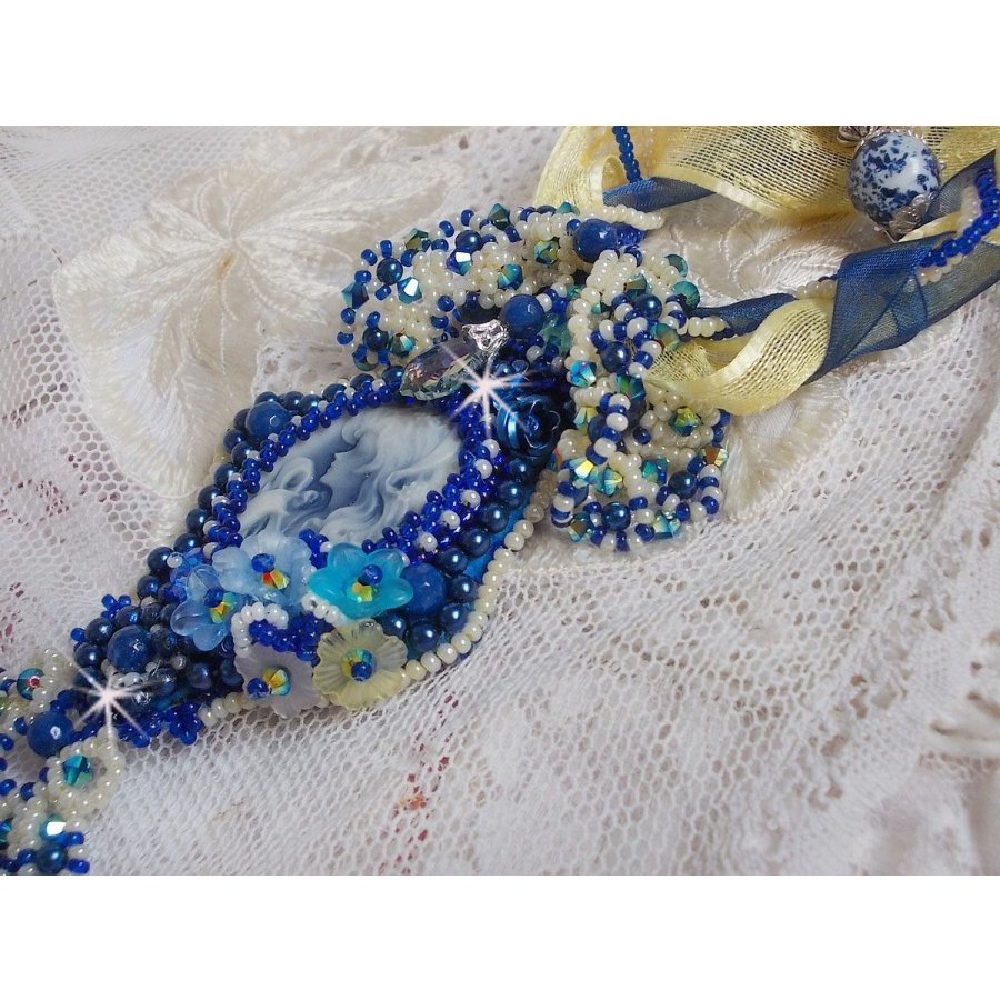 Collar colgante Haute-Couture Blue Palace con cuentas de colores y cristales de Swarovski