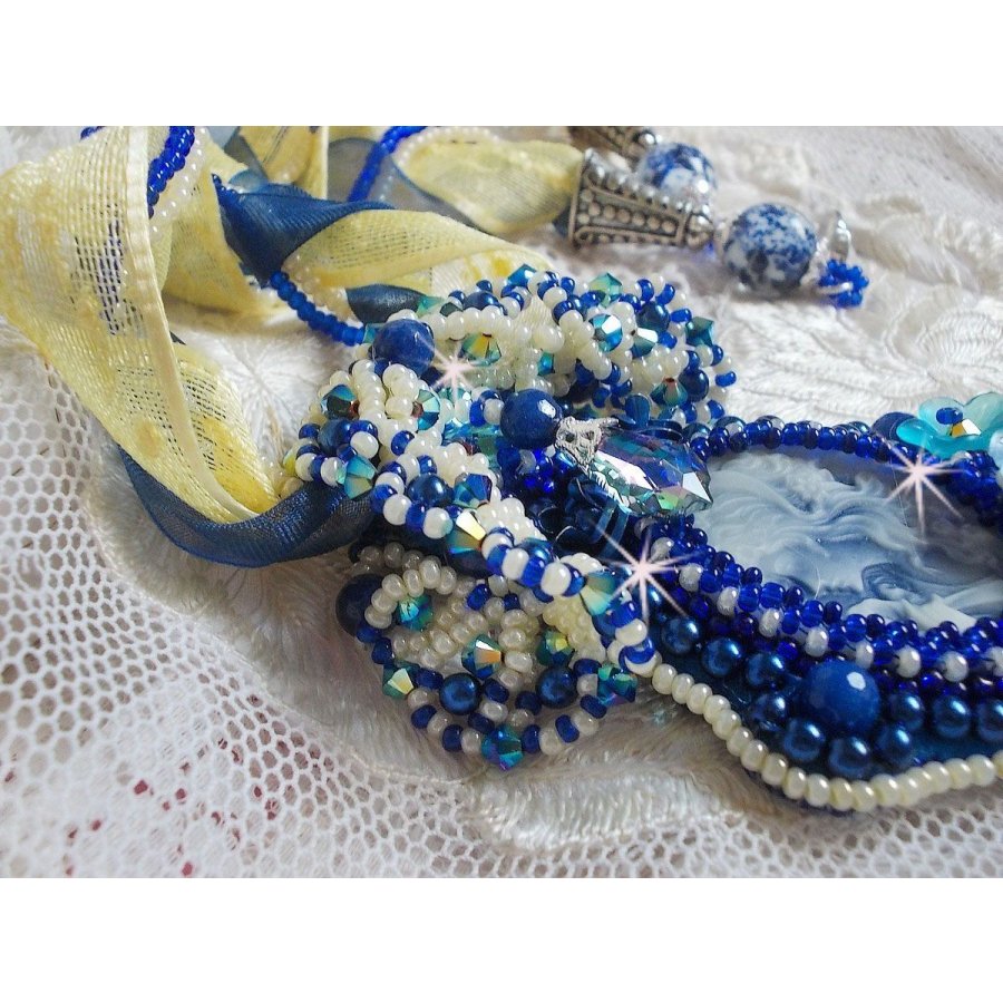 Collar colgante Haute-Couture Blue Palace con cuentas de colores y cristales de Swarovski