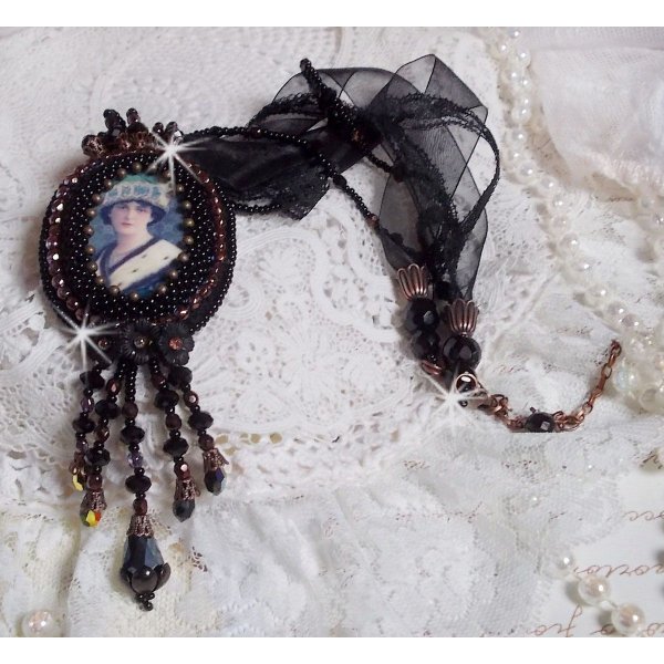 Collar colgante Midnight Daisy con perlas negras y cristales de Swarovski