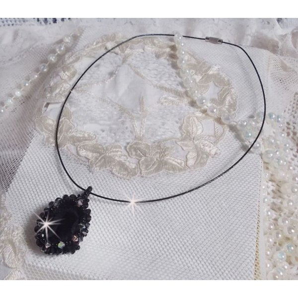 Collar colgante Mirano con cristales de Swarovski y rocallas negras