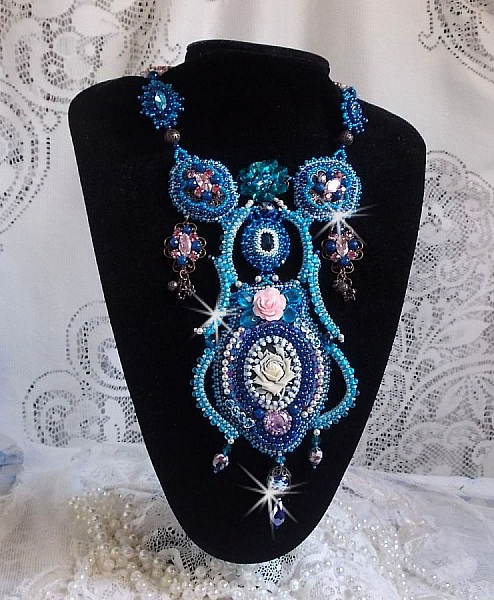 Collar Belle Epoque, Haute-Couture bordado con cristales de Swarovski y varias perlas preciosas
