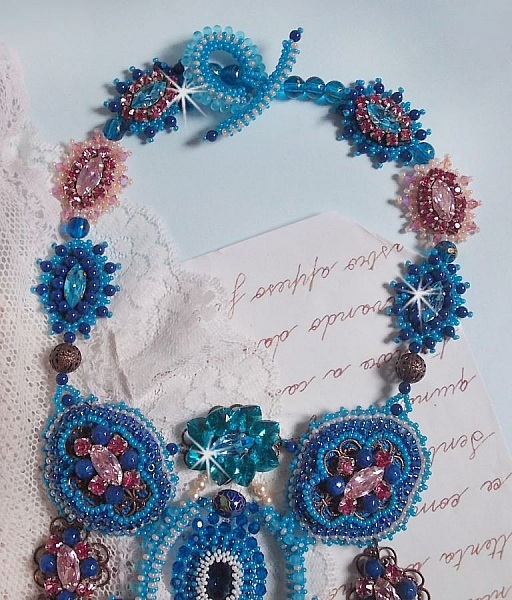 Collar Belle Epoque, Haute-Couture bordado con cristales de Swarovski y varias perlas preciosas