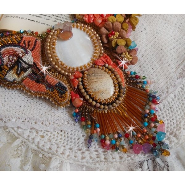 Collar ex&oacute;tico Envol bordado con encaje, perlas gema, perlas varias de muy bella calidad en estilo Haute-Couture