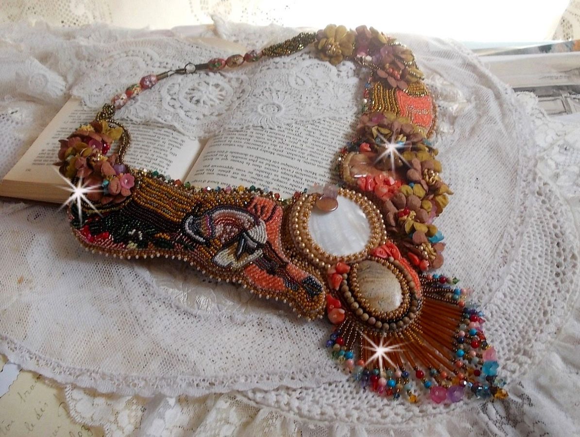 Collar exótico Envol bordado con encaje, perlas gema, perlas varias de muy bella calidad en estilo Haute-Couture
