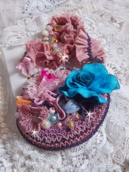 Collar Jardin Po&eacute;tique de encaje, cristales de Swarovski, perlas, cuentas de rocalla, plata chapada en oro de 18 quilates y perlas semipreciosas