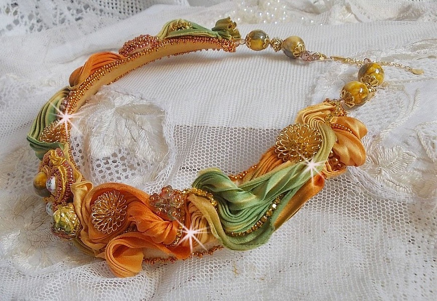 Collar Rumba Haute-Couture bordado con shibori de seda, soutache y cristales Swaroski