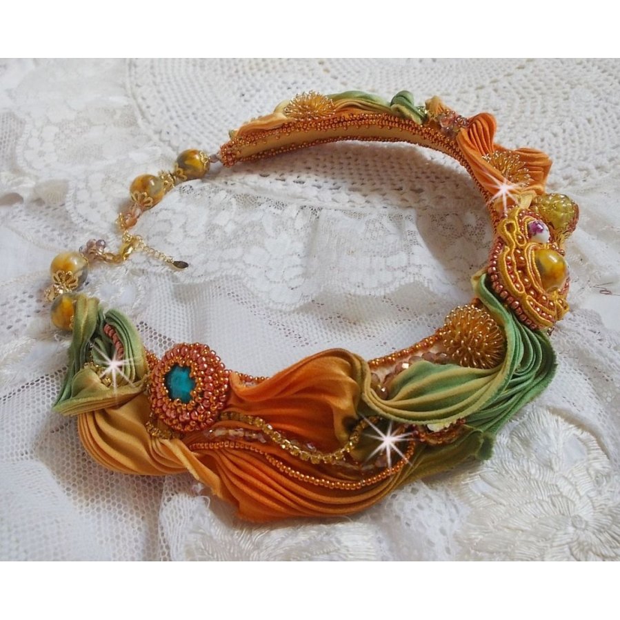 Collar Rumba Haute-Couture bordado con shibori de seda, soutache y cristales Swaroski