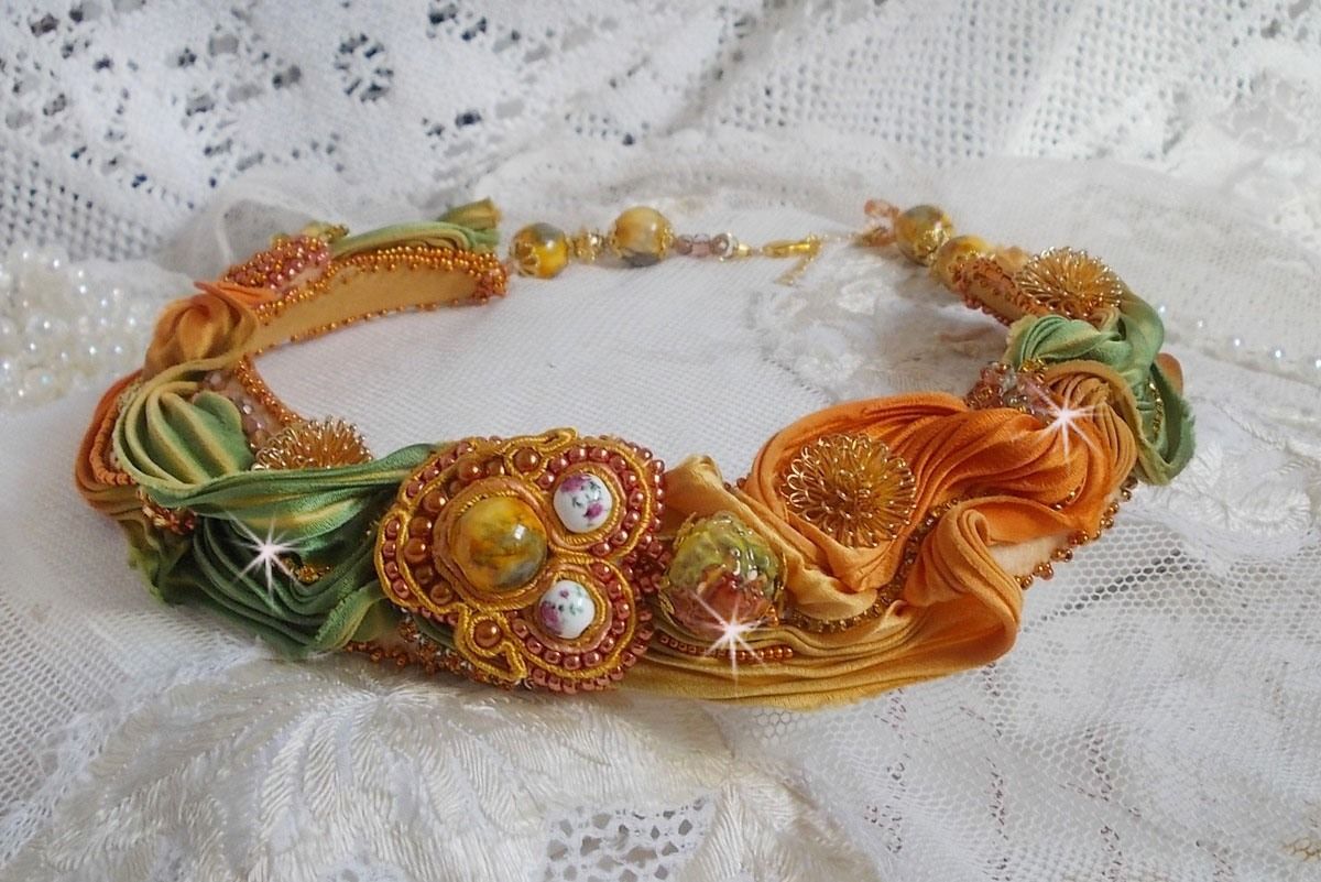 Collar Rumba Haute-Couture bordado con shibori de seda, soutache y cristales Swaroski