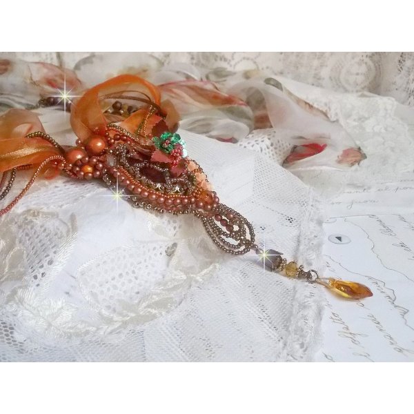 Colgante Souffle d'Automne Chic Ethnique, bordado con perlas y cristal de Swarovski 