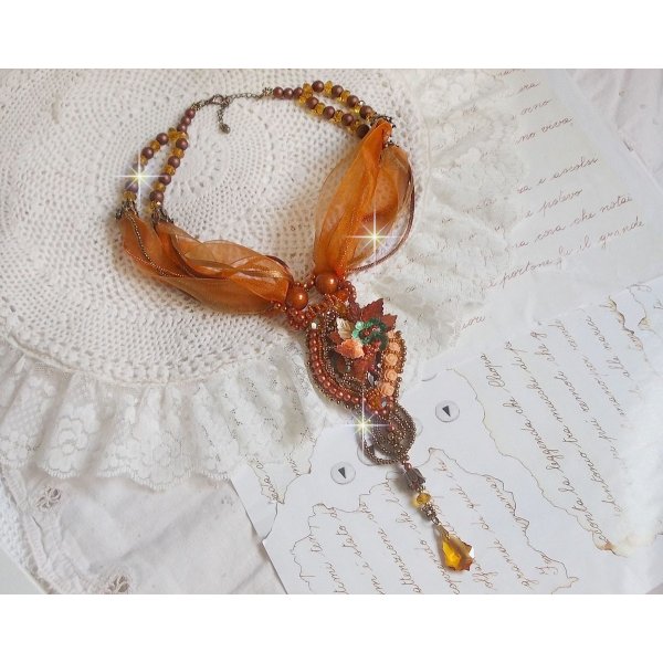 Colgante Souffle d'Automne Chic Ethnique, bordado con perlas y cristal de Swarovski 