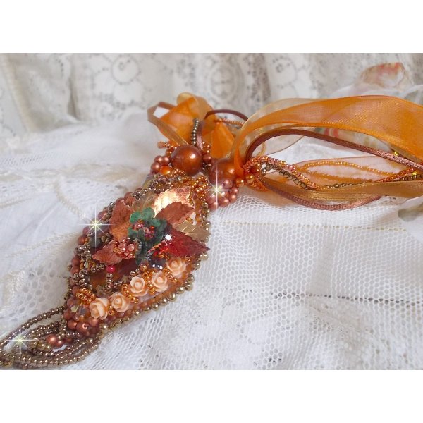 Colgante Souffle d'Automne Chic Ethnique, bordado con perlas y cristal de Swarovski 