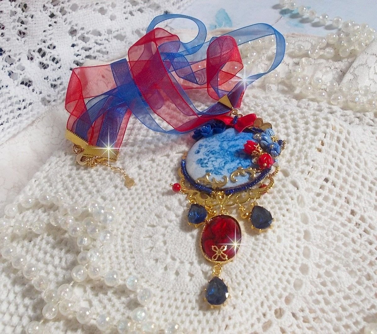 Pendentif Flamenca, cabochon émaillé de fleurs Bleues, roses résines, nacre abalone et jade Rouges, poires Zirconium et cristaux Bleu-Marine, breloques, pendentif résine époxy, un style Flamenco