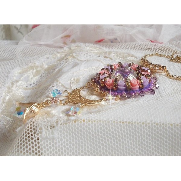 Colgante Collar Ice Purple bordado con cristales de la Casa Swarovski 