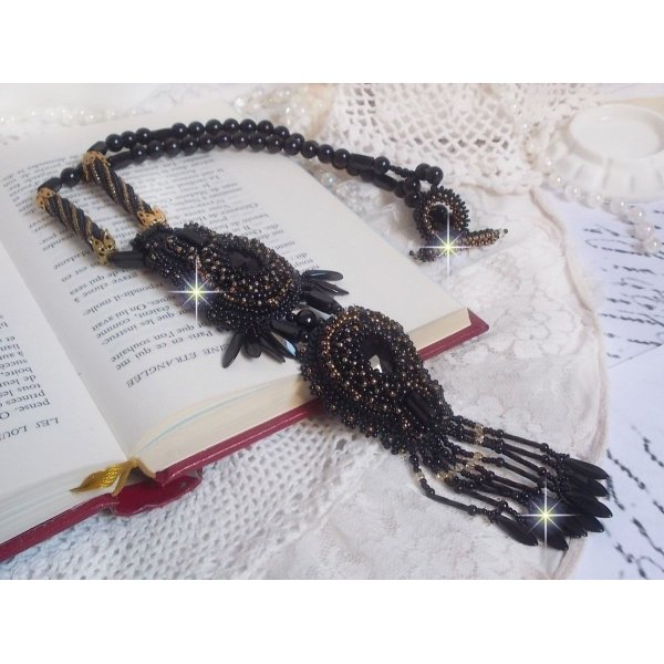 Colgante H&aacute;bito Negro bordado con piedras redondas Onyx, colgantes facetados, cuentas cil&iacute;ndricas facetadas, facetas y rocallas de calidad