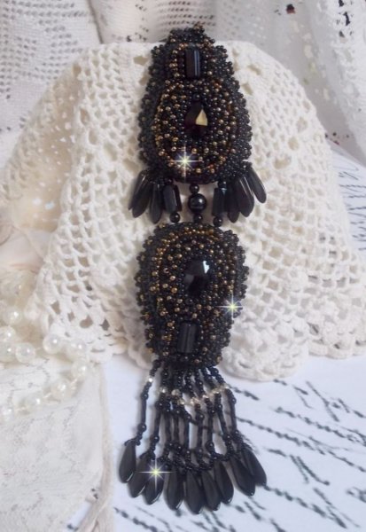 Colgante H&aacute;bito Negro bordado con piedras redondas Onyx, colgantes facetados, cuentas cil&iacute;ndricas facetadas, facetas y rocallas de calidad