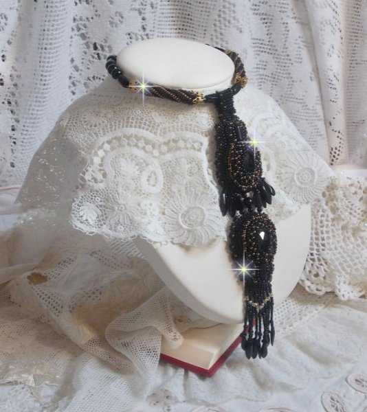 Colgante H&aacute;bito Negro bordado con piedras redondas Onyx, colgantes facetados, cuentas cil&iacute;ndricas facetadas, facetas y rocallas de calidad