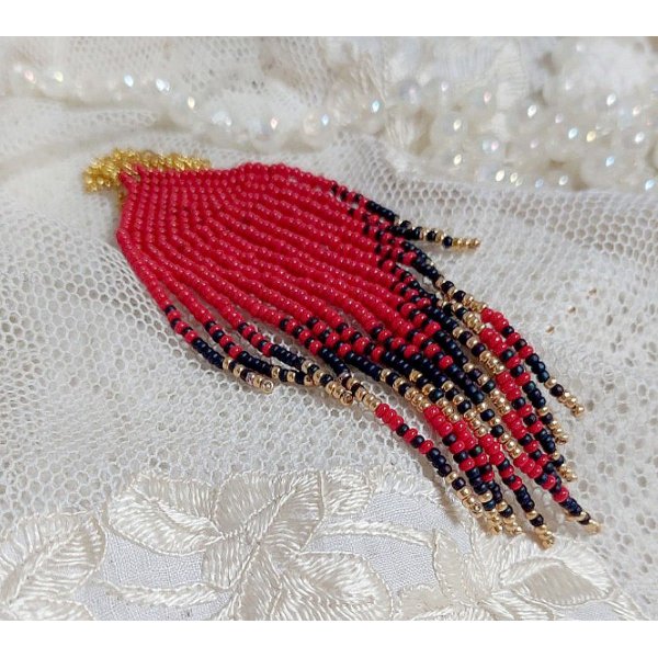 Colgante Red Swirls creado con cuentas de semillas de calidad y una cadena chapada en oro