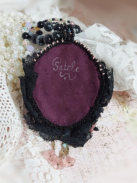 Collar colgante Marquesa bordado con perlas nacaradas, un encaje muy bonito, una joya suntuosa 