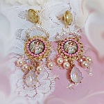 BO Pleasures Pink créées avec cabochons verres, accessoires laiton et perles Cristal Swarovski