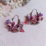 BO Jouvence créées avec fleurs clochettes, boutons de roses, orchidées, feuilles, perles rondes, cristaux  et boucles demi-lune