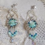BO Flores azules de alta costura bordadas con cristales de Swarovski, cabujones de resina color menta, cuentas de rocalla Miyuki y tachuelas de plata 925/1000
