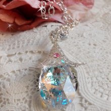 Collar Flor de Plata con un hermoso colgante de cristal Swarovski, un inserto de plata en forma de corazón con cadena, anillos, cierre y cadena de extensión en Plata 925/1000