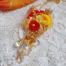 Collar colgante de botón dorado con cristales y perlas de varias calidades