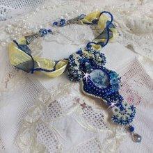 Collar colgante Haute-Couture Blue Palace con cuentas de colores y cristales de Swarovski