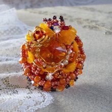 Anillo Les Rêves d'Acapulco bordado con cristales de Swarovski, cuentas de rocalla Miyuki, cristal y perlas en un estilo étnico boho chic