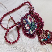 Collar Enchantement d'Automne bordado con perlas de Burdeos, encaje, perlas diversas y rocallas