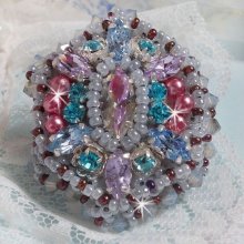 Anillo Mademoiselle Bluse bordado con cristales Swarovski y hermosas perlas de calidad
