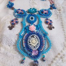 Collar Belle Epoque, Haute-Couture bordado con cristales de Swarovski y varias perlas preciosas