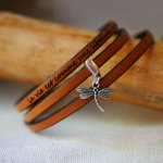 Pulsera con colgante de cuero de 3 vueltas, personalizable mediante grabado