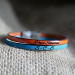 Pulsera dúo de cuero para hombre personalizable mediante grabado